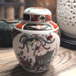 Vintage Japanese Hand Painted Imari Porcelain Ginger Jar With Lid